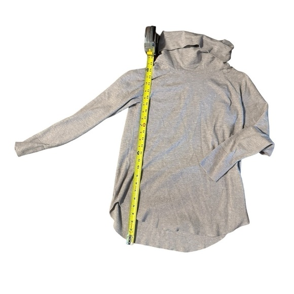 Women’s RAYA Cyrus NYC Size Medium Sweater Beige Cowl Neck Hi Low Soft - Picture 4 of 11